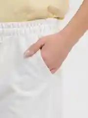 Белый шорты женские спортивные, свободные