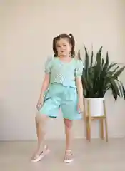 Мятный летний костюм для девочки: шорты с топиком (блузка)
