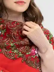 Красный платок женский с бахромой