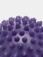 Фиолетовый мяч массажный