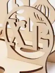 Алый подставка пасхальная для яиц