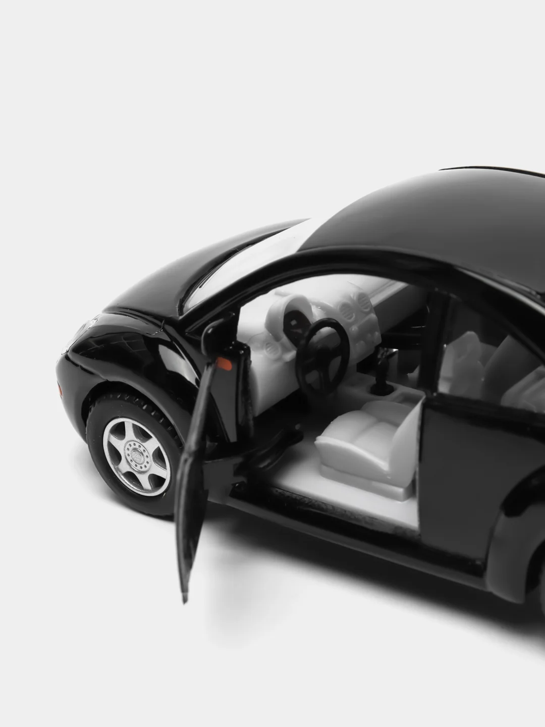Черный металлическая машинка Kinsmart "Volkswagen Beetle New", 1:32 KT5028D