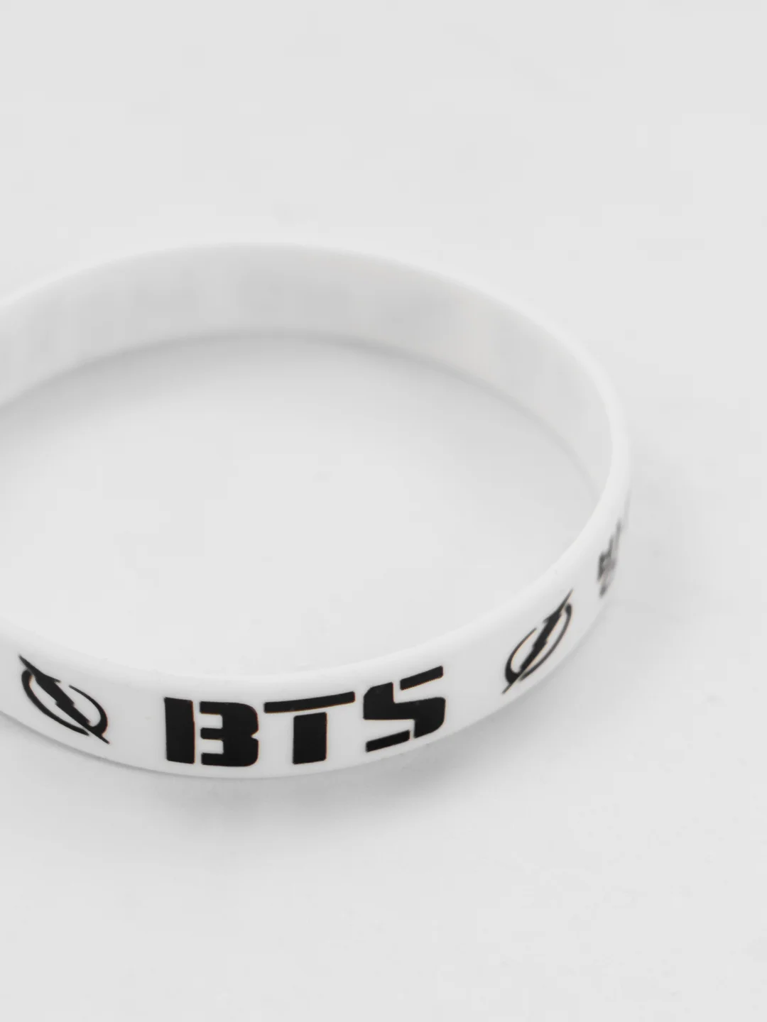Белый браслет резиновый K-POP "BTS"
