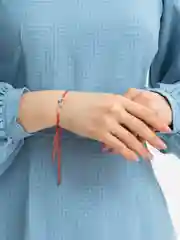Коралловый красная нить, оберег