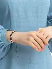 Черный красная нить, оберег