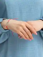 Вишнёвый красная нить, оберег