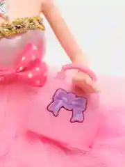 Вишнёвый кукла в платье