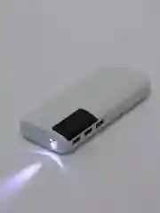 Белый внешний аккумулятор Power Bank Demaco 20000