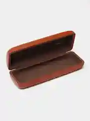 Коричневый футляр для очков