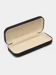 Черный футляр для очков