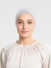 Серебряный бони на завязке, прямой лоб