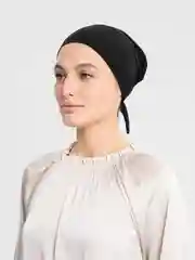 Черный бони на завязке, прямой лоб