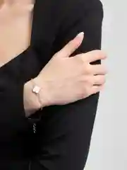 Молочный женский браслет на руку