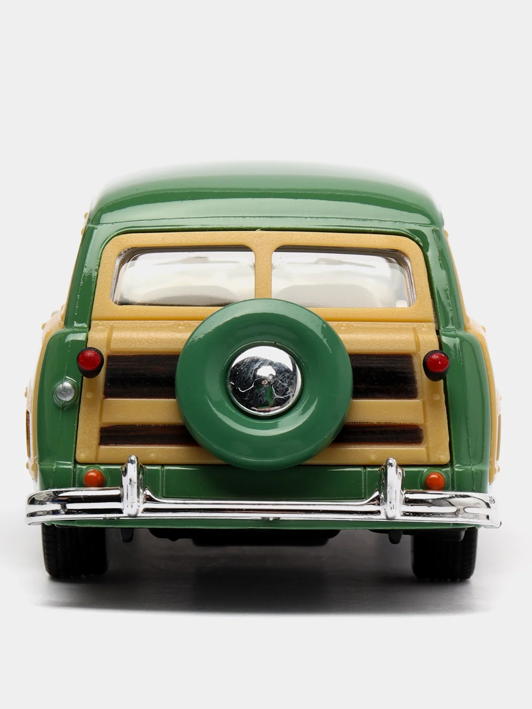 Зеленый машинка металлическая Kinsmart Ford Woody Wagon KT5402D, 1:40