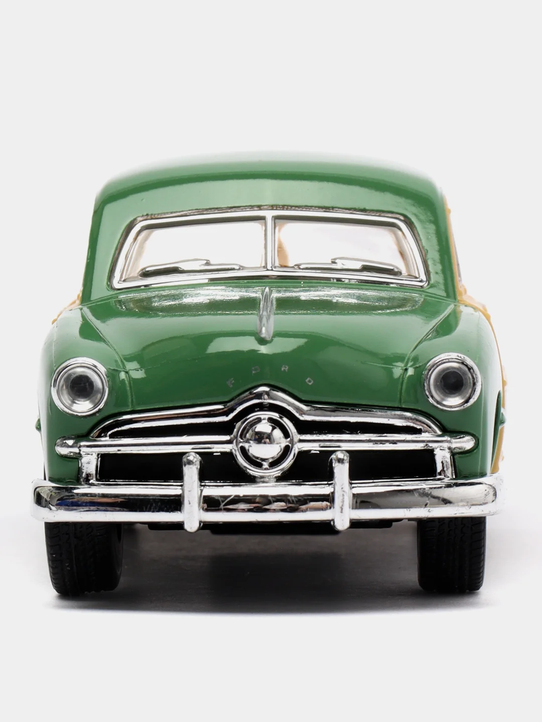 Зеленый машинка металлическая Kinsmart Ford Woody Wagon KT5402D, 1:40