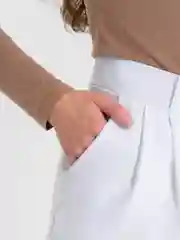 Белый шорты классические, женские