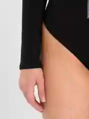 Черный спортивный костюм женский