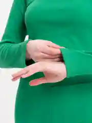 Зеленый спортивный костюм: топ и лосины