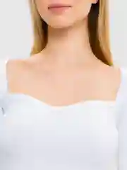 Белый водолазка с декольте