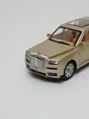 Золотой металлическая модель машины Rolls-Royce CULLINAN