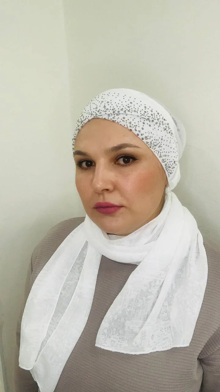 Бежевый платок мусульманский