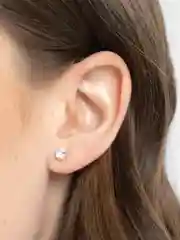 Серебряный серьги-гвоздики, со вставкой кубического циркония