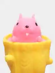 Желтый игрушка-антистресс Дупло с белкой Нажми на меня