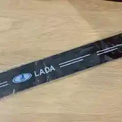 Желтый комплект наклеек на пороги автомобиля "Лого авто"