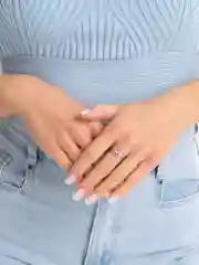 Алый кольцо
