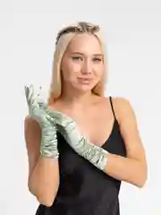 Оливковый перчатки атласные,нарядные,без подкладки.