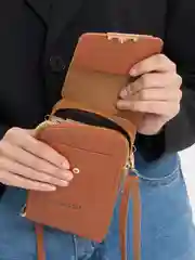 Коричневый сумка для телефона