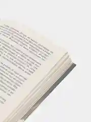 Книга Поговори со своей тенью, Наталья Андреева. Современный отечественный детектив