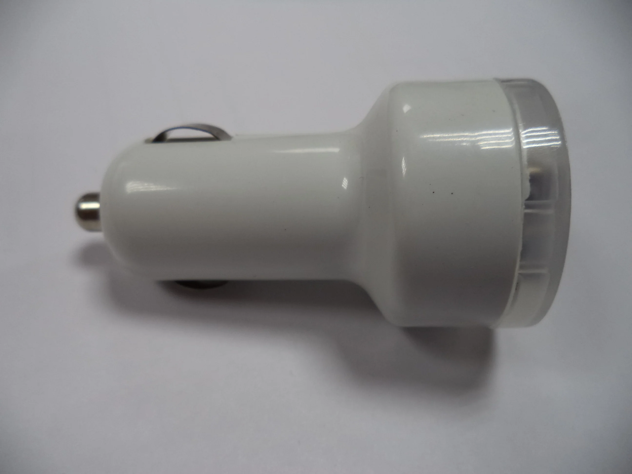 Автомобильное зарядное устройство, для сотового телефона, с 2 USB, белое