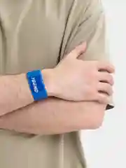 Синий светоотражающий браслет фликер