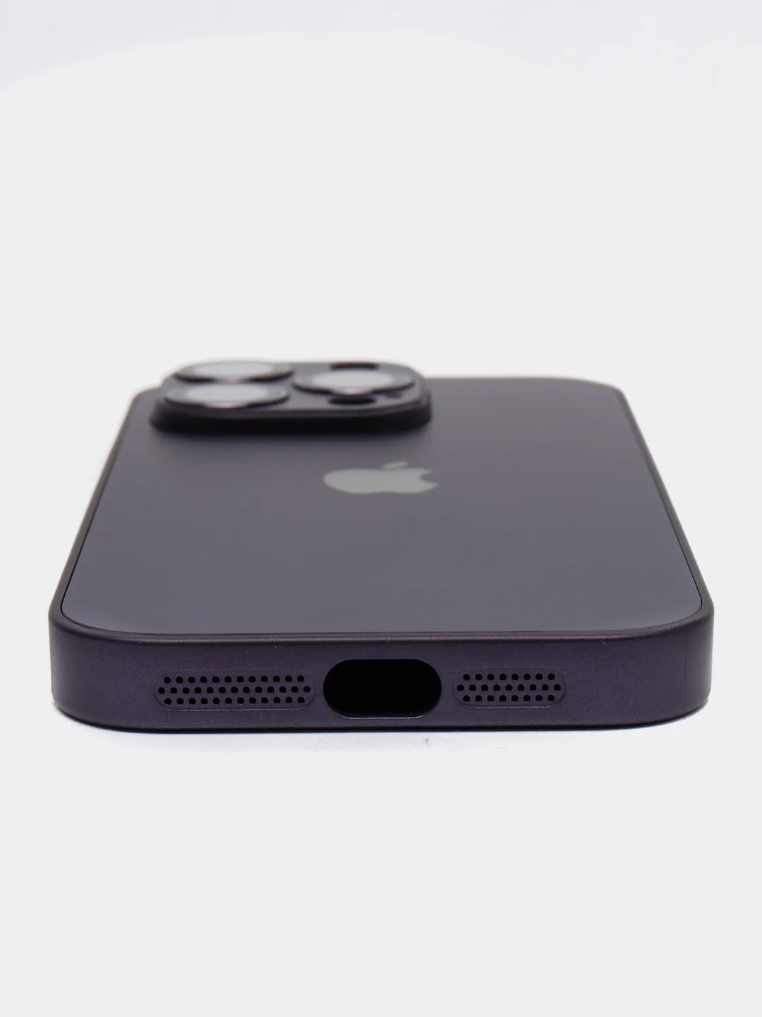Фиолетовый чехол для iPhone (айфон) 13, 14, Pro с защитой камеры
