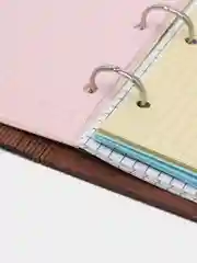 Белый ежедневник в деревянной обложке