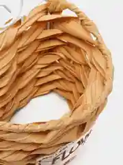Бежевый ваза для цветов, плетеная