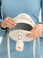Бежевый сумка женская, круглая
