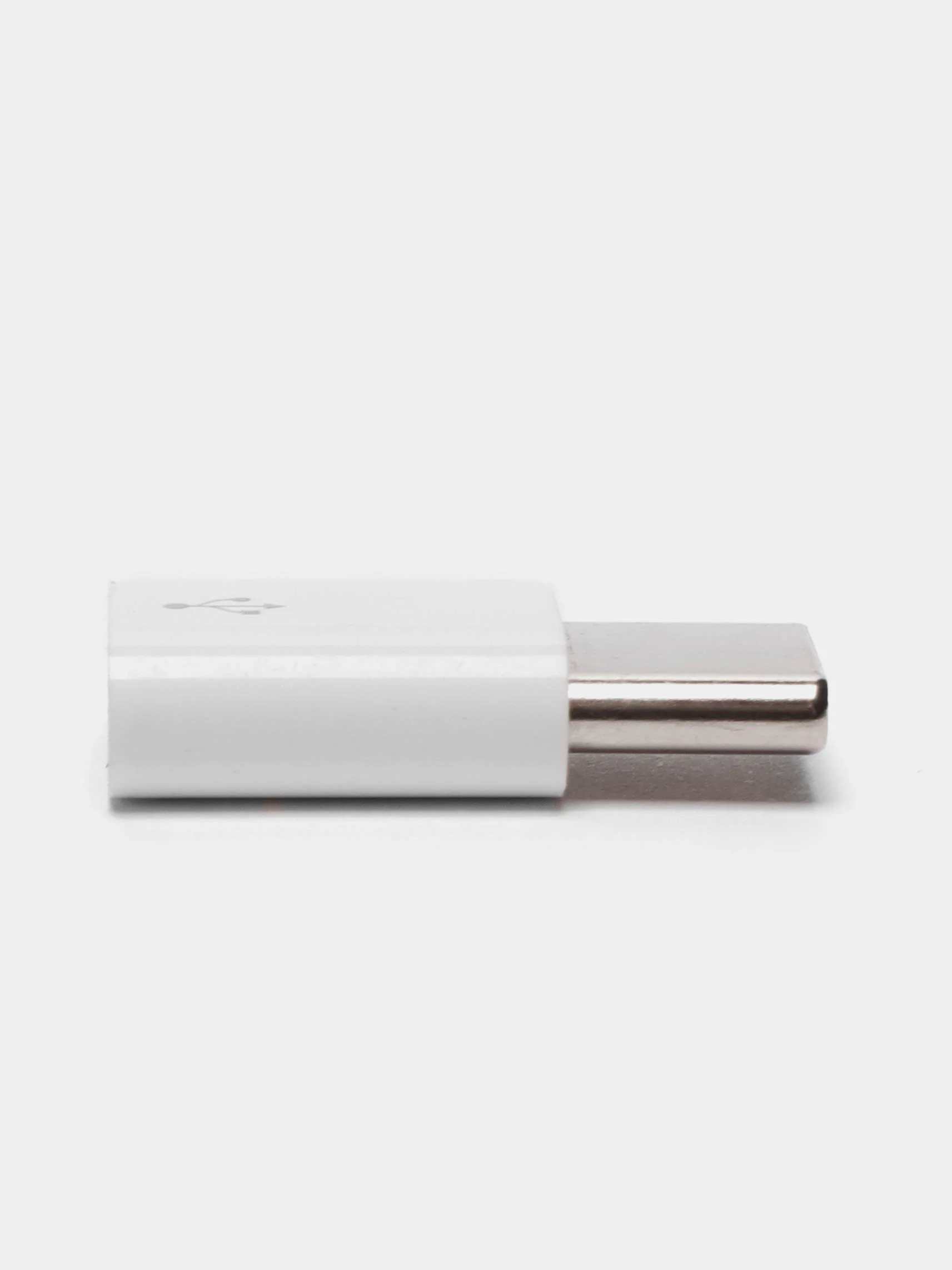 Белый переходник адаптер micro usb - type c для зарядки устройств