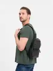 Черный рюкзак через плечо