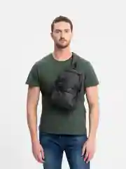 Черный рюкзак через плечо