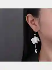 Серебряный серьги длинные "Белые лепестки"