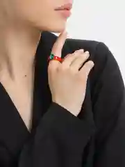 Красный акриловое кольцо с кристаллом