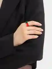 Красный акриловое кольцо с кристаллом