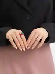 Красный акриловое кольцо с кристаллом