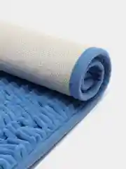 Голубой коврик для ванной
