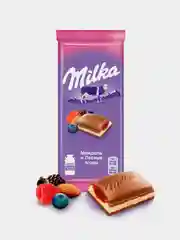 Шоколад молочный Milka с двухслойной начинкой: миндальная и начинка "Лесные ягоды", 80 г