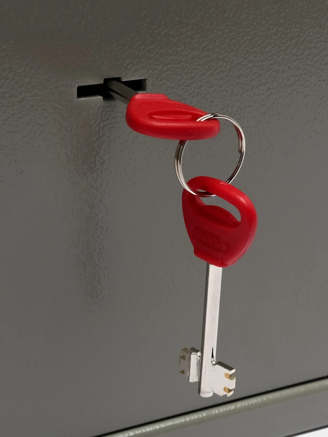 Сейф маленький мини мебельный для денег и документов Brabix, 290х350х300мм, ключевой замок
