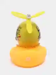 Желтый утка в шлеме в машину