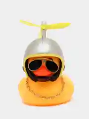 Светло-синий утка в шлеме в машину